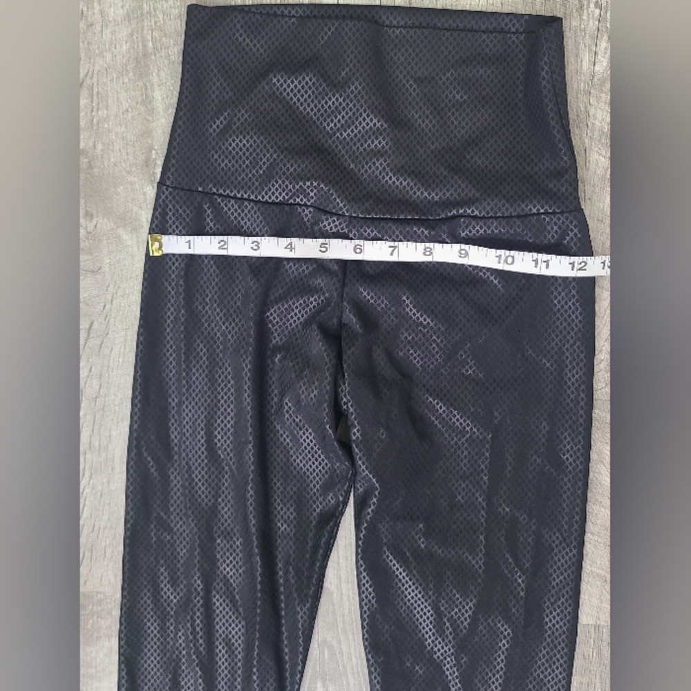 Onzie black shiny leggings, S/M - Picture 3 of 6